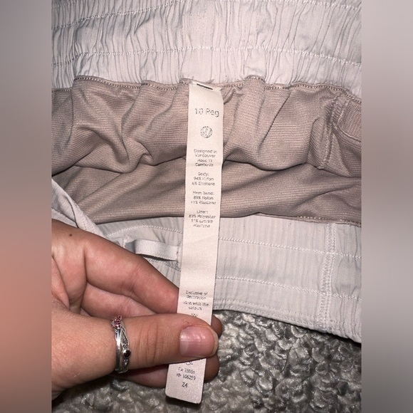 Lululemon Hotty Hot Short Size 10 - Picture 6 of 7